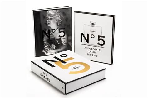 Éditions de La Martinière Chanel n°5, catalogue exposition by 